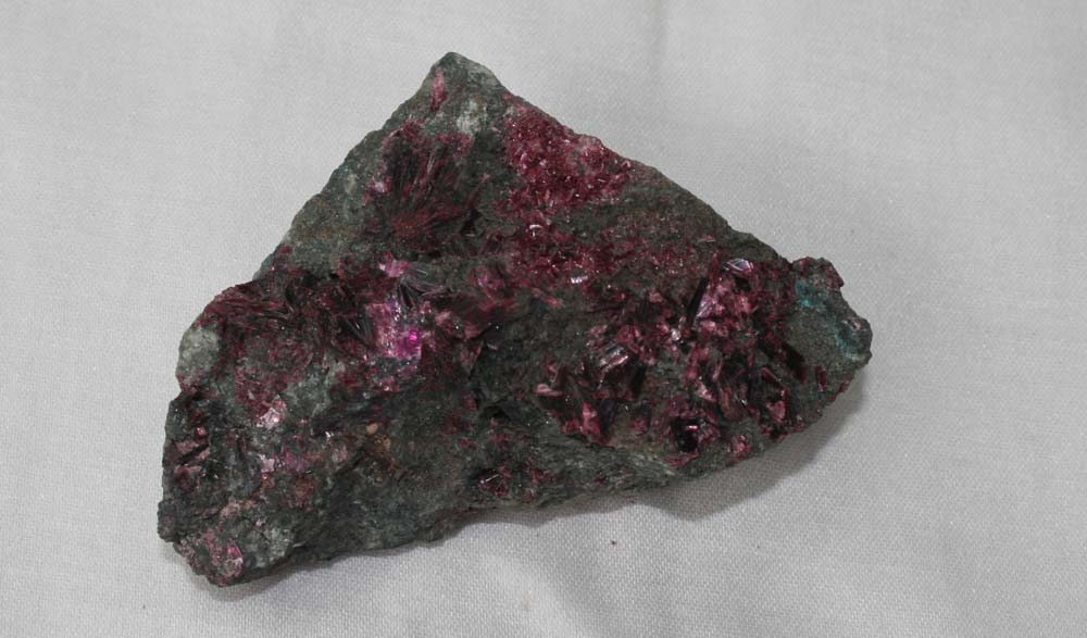 Erythrite helps see in many directions 4432